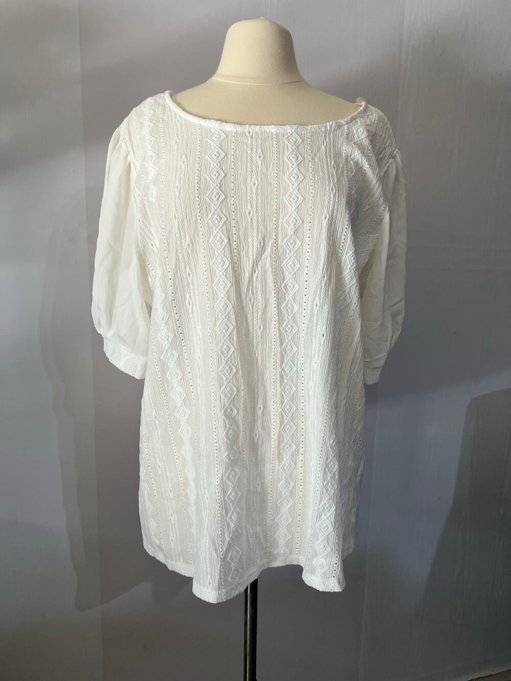 Women’s white tunic top